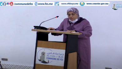 صورة تقديم تقرير لجنة المكلفة بالعلاقات العامة والشراكة والتعاون