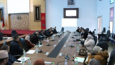 صورة اجتماع لعرض مشروع إحداث شركة التنمية المحلية فاس موارد