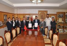 صورة رئيس جماعة فاس يستقبل وفد رفيع المستوى من إقليم إنشي توجيا ومياو ENSHI TUJIA ET MIAO بجمهورية الصين الشعبية