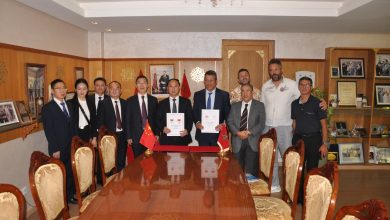 صورة رئيس جماعة فاس يستقبل وفد رفيع المستوى من إقليم إنشي توجيا ومياو ENSHI TUJIA ET MIAO بجمهورية الصين الشعبية